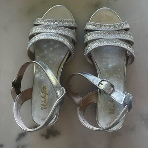 Jeweled mini high heels. Silver. Dress shoes.